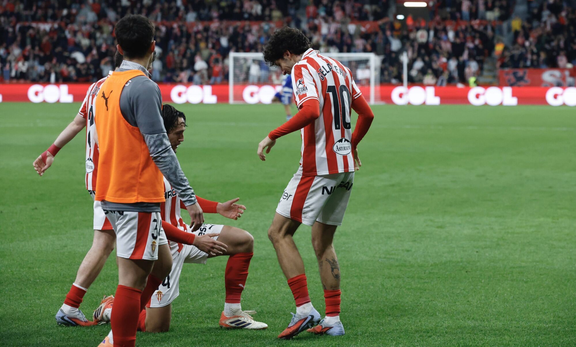 EN IMÁGENES: Gran victoria del Sporting contra el Granada en El Molinón