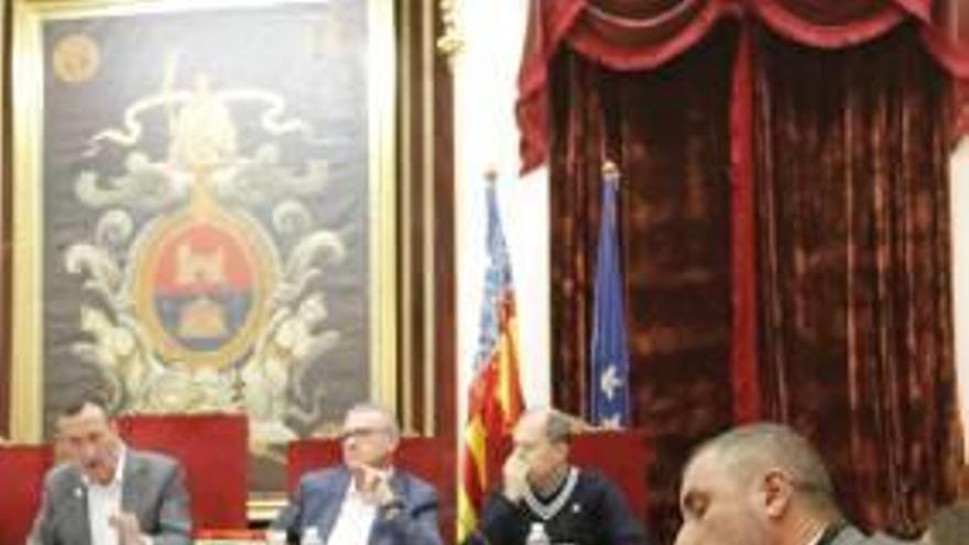 El alcalde a Granero: «Confunde este pleno con una taberna»
