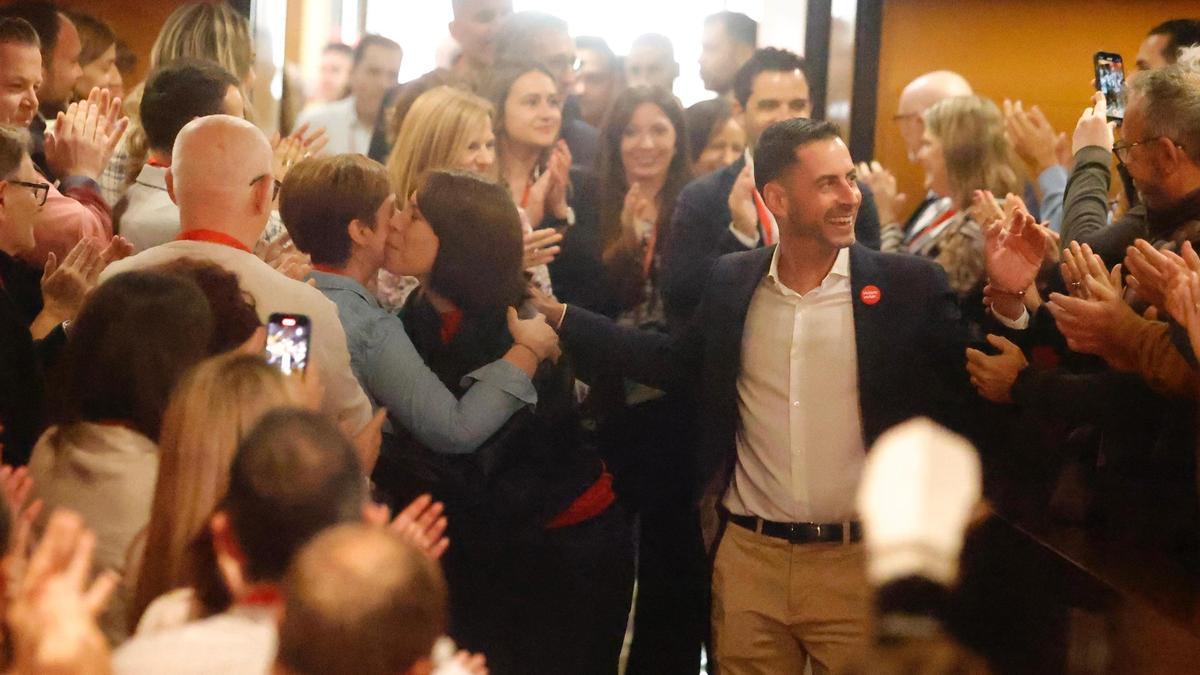 Bielsa y Morant entran en el congreso de la provincia de Valencia del PSPV.