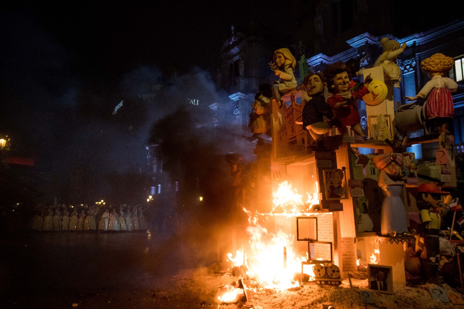 Así ha ardido la falla infantil municipal en València