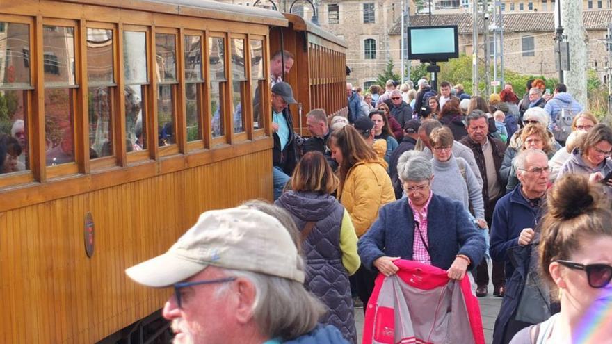 El Tren de Sóller ha vuelto a funcionar. | J.MORA