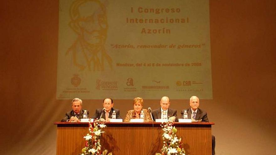 El Teatro Principal de Monóvar acogió el acto de clausura ayer, con la asistencia de autoridades, ponentes y público