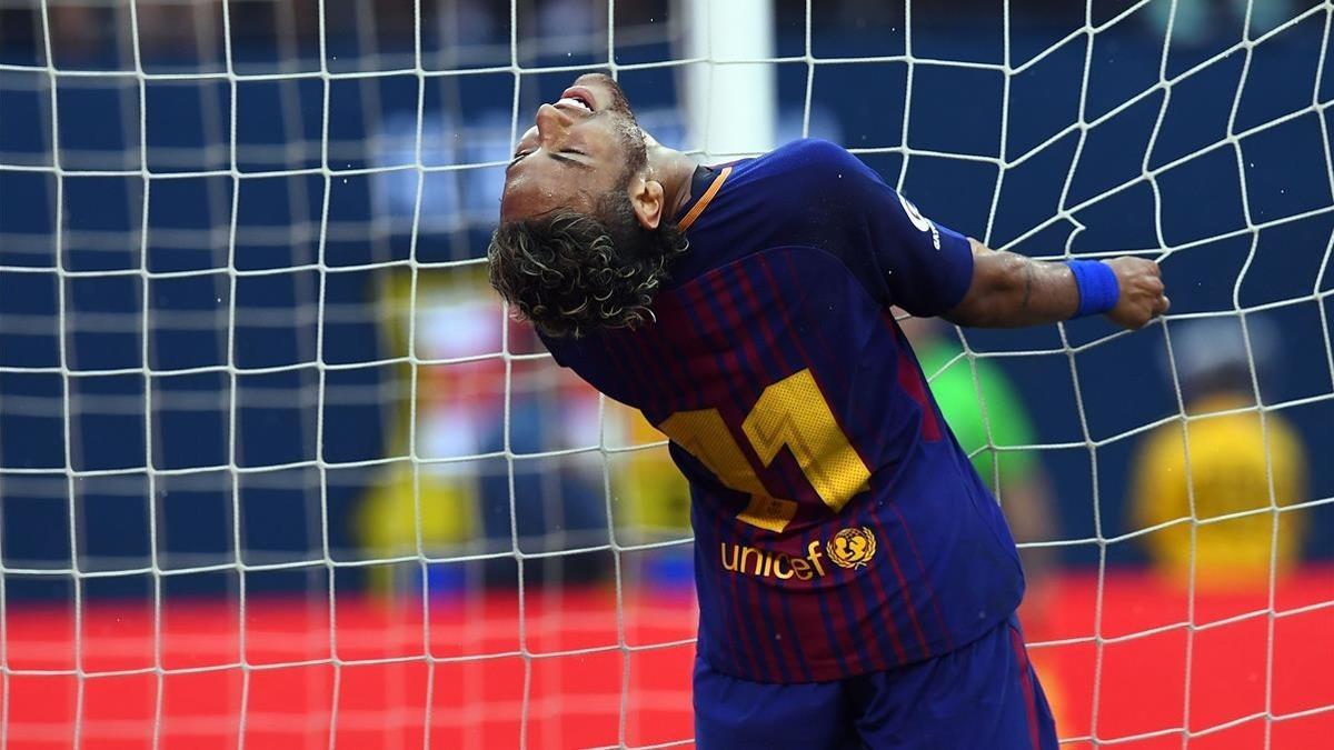 Neymar se lamenta tras una jugada del amistoso del Barça contra el Juventus en Nueva Jersey.