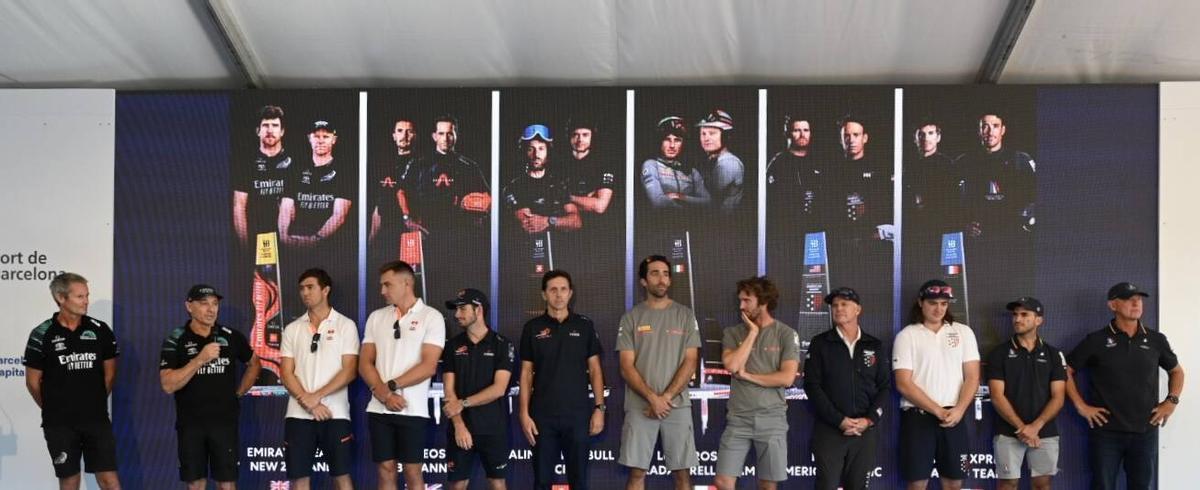 Presentación de los seis equipos de la Copa América de vela en el Salón Náutico de Barcelona, a un año de la celebración de las regatas finales.