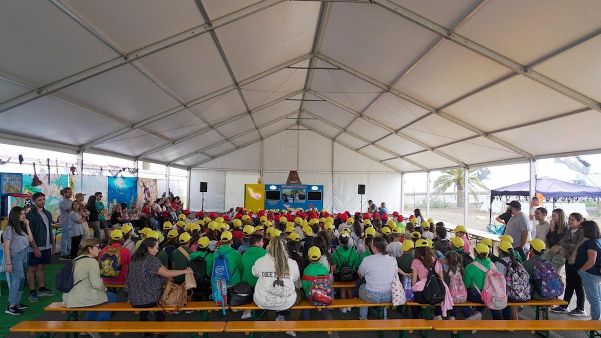 Más de 1.200 niños y niñas participan en las actividades de la Feria Escolar del Sector Primario de la Granja del Cabildo.