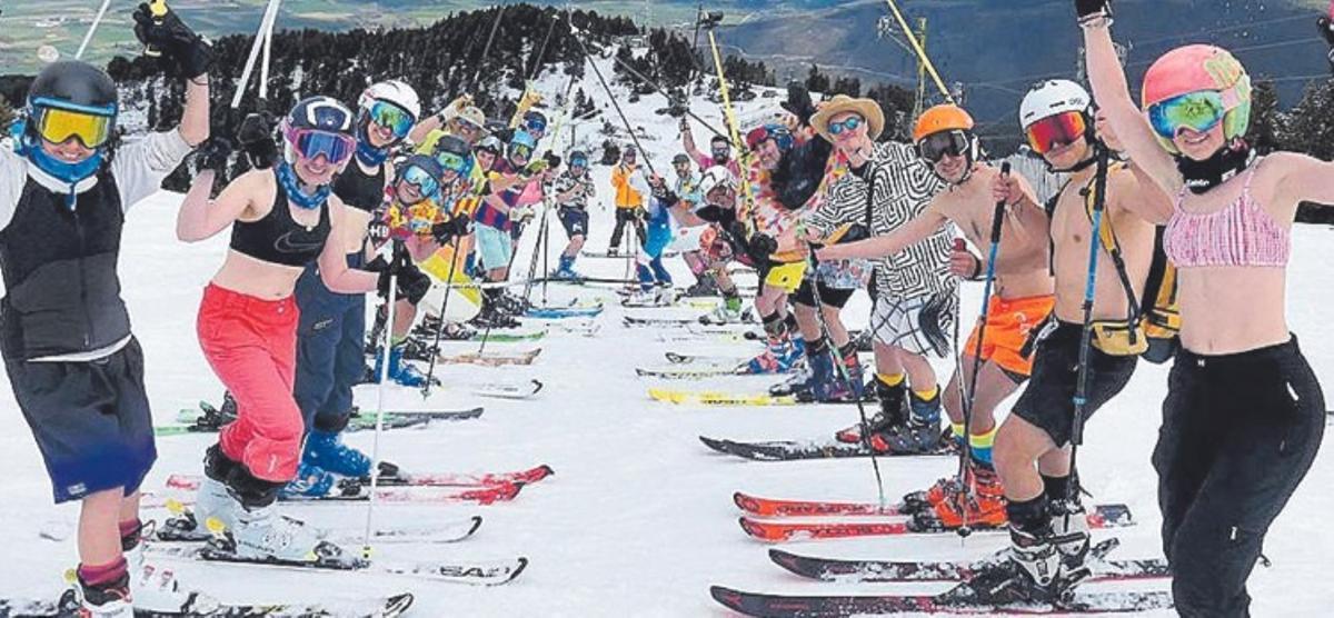 La jornada d'esqui en banyador de Masella per tancar la temporada l'any passat