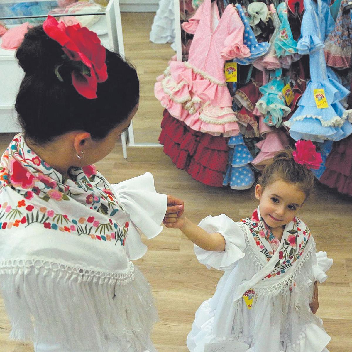 En Rociera Moda Flamenca elaboran cada vestido al gusto de cada clienta.