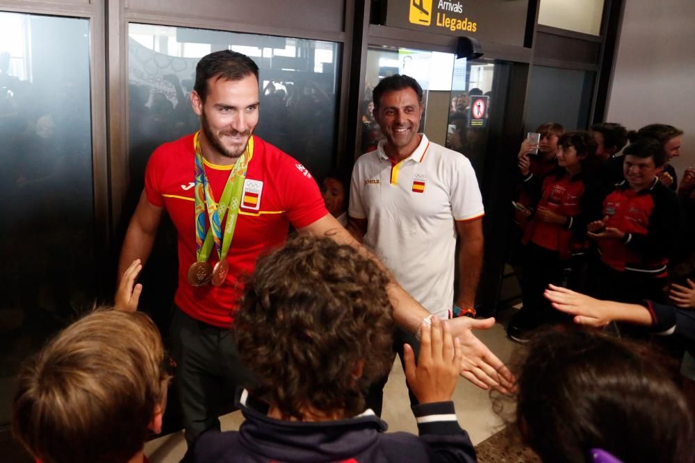 Recepción a Saúl Craviotto y a María López en el Aeropuerto de Asturias