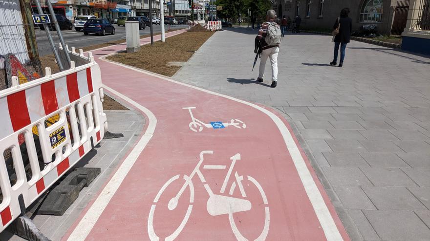 La plaza de Ourense se pone de estreno para ciclistas y patinetes