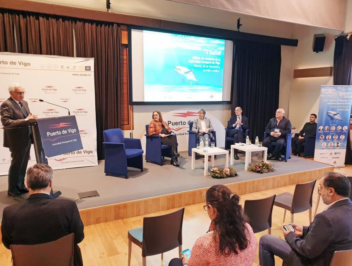 Desde la izquierda: Martín Fragueiro con María Isabel Doval, Rosa Quintana, Jesús Vázquez Almuíña y Sergio López.   | // MARTA G. BREA