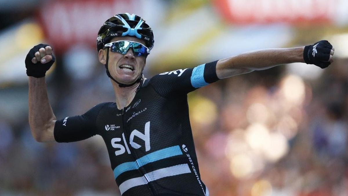 Chris Froome celebra su triunfo en Bagnères-de-Luchon, donde ha logrado el liderato del Tour.