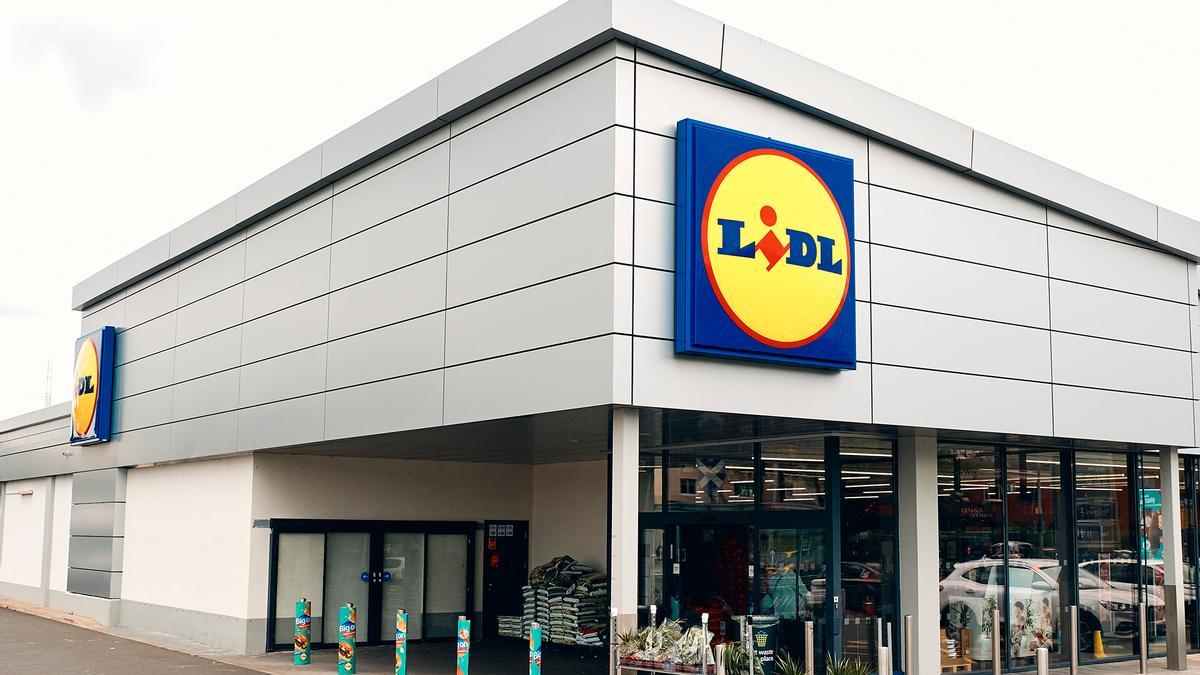 Mañana se esperan colas kilométricas en Lidl para conseguir el champú farmacológico más barato del mercado: pelo suave, cuidado y brillantes por menos de 2 euros