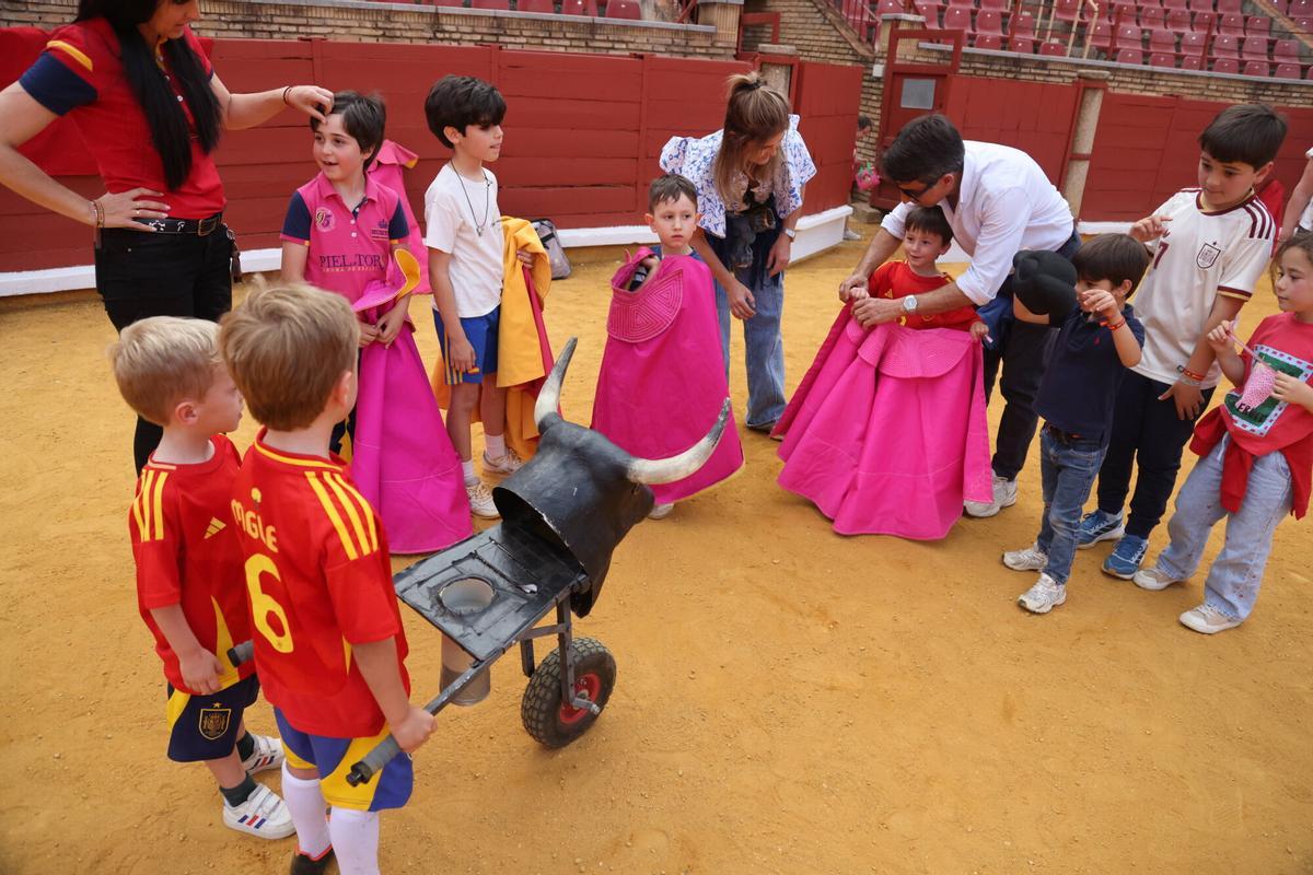 La plaza de los Califas en Córdoba abre el ruedo a la afición para vivir el toreo desde dentro La plaza de los Califas en Córdoba abre el ruedo a la afición para vivir el toreo desde dentro