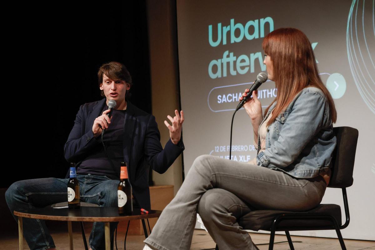 Beatriz Carrascosa, jefa de producción de Levante TV, y Kruithof, durante la velada.