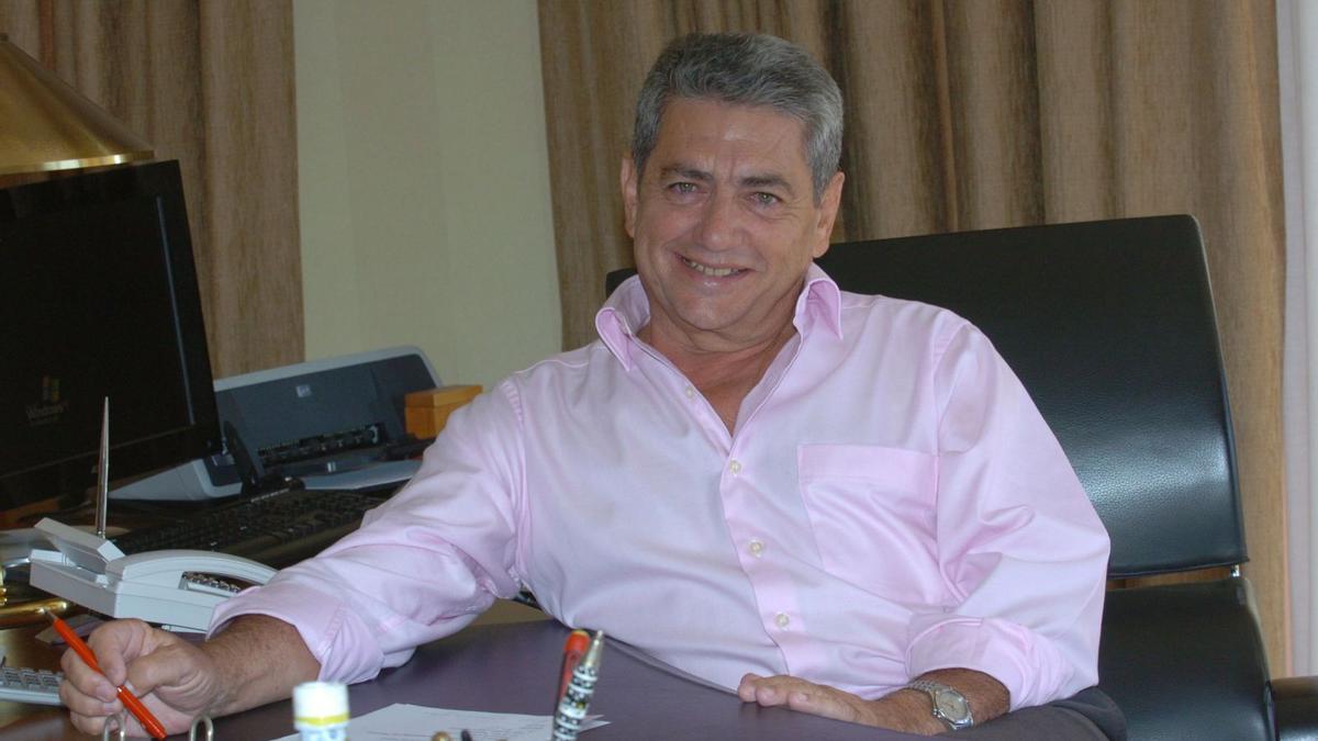 Antonio Armas Fernández, en su despacho en 2008. | | JUAN GREGORIO