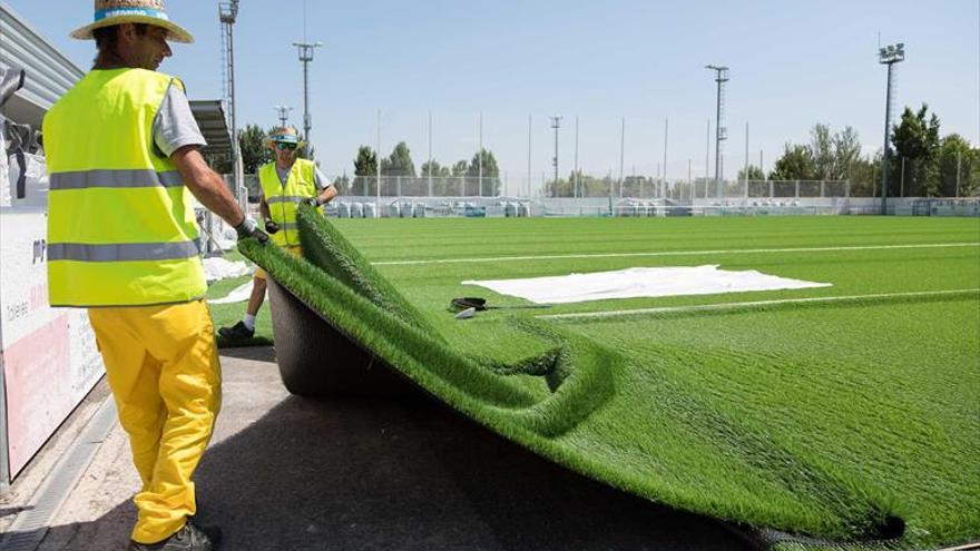 El Ebro iniciará la Liga sin que el césped de El Carmen esté renovado