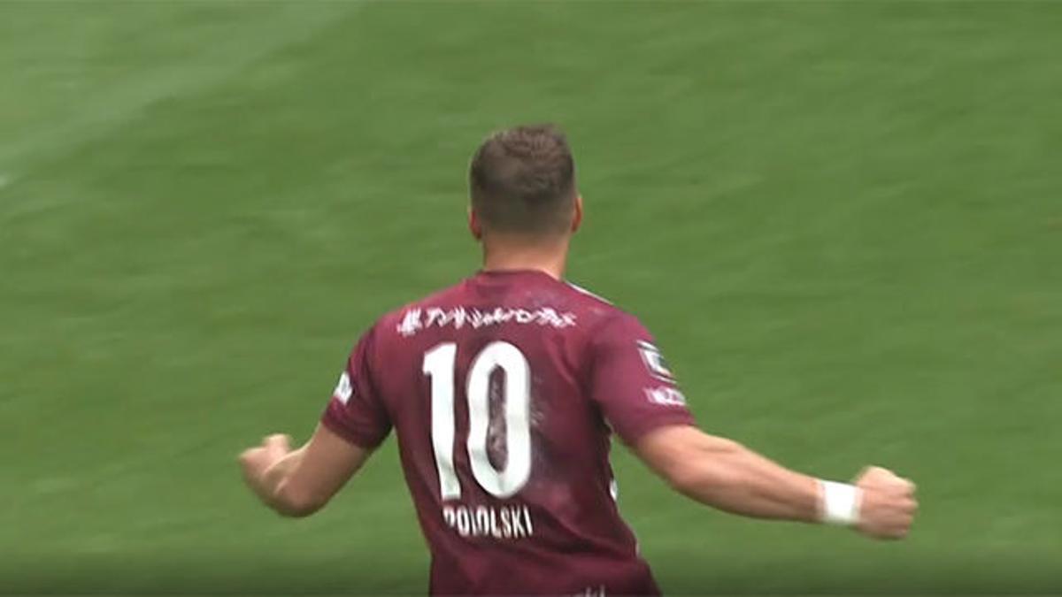 El hat-trick de Lukas Podolski contra Júbilo
