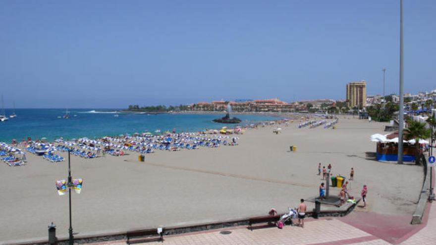 La playa de Las Vistas, una de las más visitadas en el municipio de Arona.