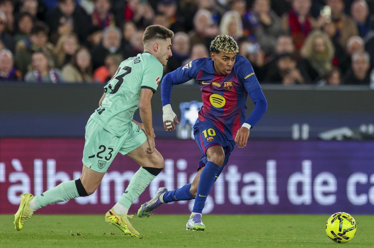 Lamine Yamal, en una acción del último Barça - Athletic de Liga disputado en el Spotify Camp Nou