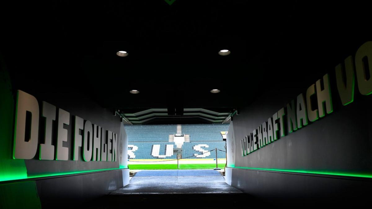 El túnel de entrada al estadio vacío Borussia-Park donde el Borussia Mönchengladbach y el Colonia disputarán a puerta cerrada el partido de la bundesliga aplazado.