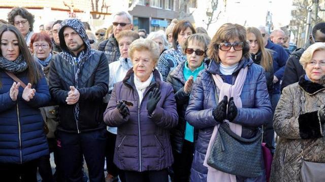 Concentración en Banyoles en memoria de la fallecida.