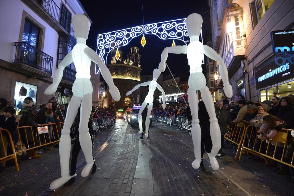 Una multitud recibe a los Reyes en Pontevedra