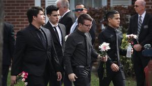 Estudiantes del instituto de Parkland acuden al funeral por su compañera Alaina Petty, de 14 años, una de las víctimas mortales del tiroteo.