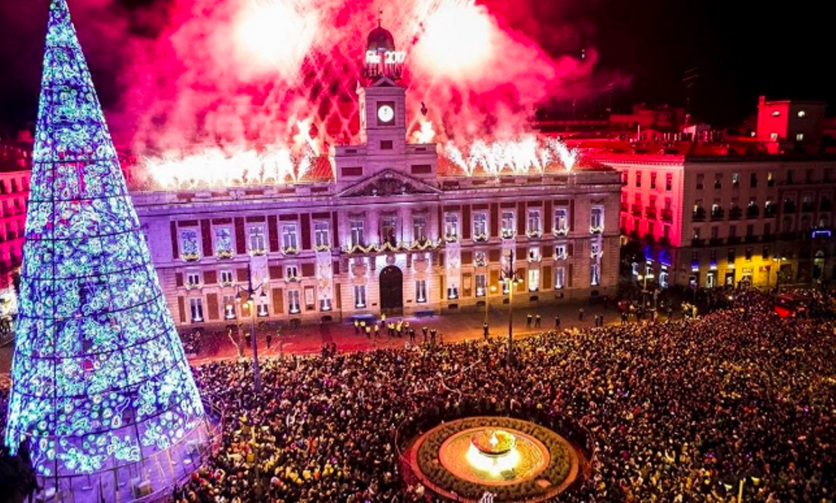 Madrid permetrà, amb aforament limitat, el raïm de la Nit de Cap d’Any a la Puerta del Sol Madrid permetrà, amb aforament limitat, el raïm de la Nit de Cap d’Any a la Puerta del Sol