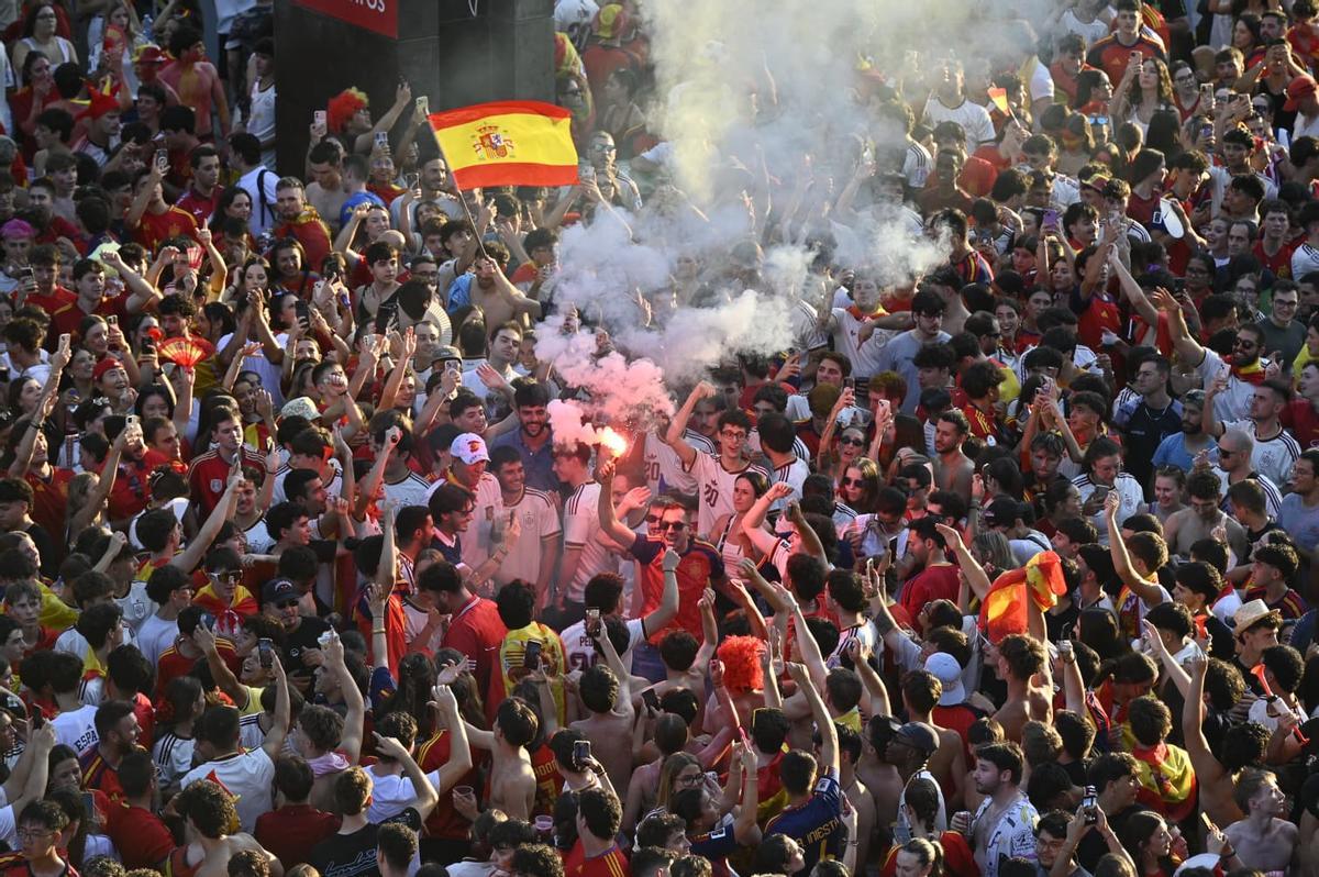 En imágenes | Zaragoza se vuelca con La Roja en la final del Mundial