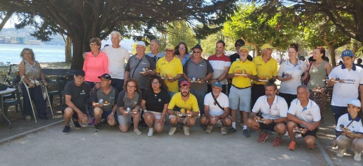 Los mejores del torneo tras la entrega de premios. | G. Núñez