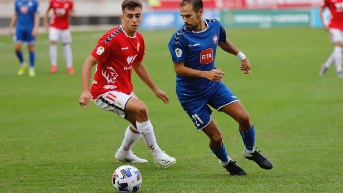 Pablo Haro, del Real Murcia, durante la eliminatoria de Copa RFEF de hace un año.  | JUAN CARLOS CAVAL