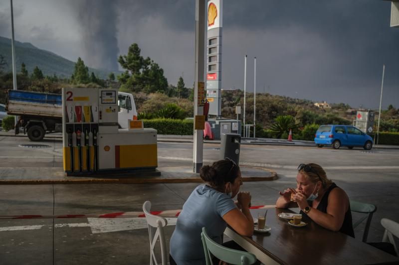 La ceniza del volcán de La Palma cubre las calles