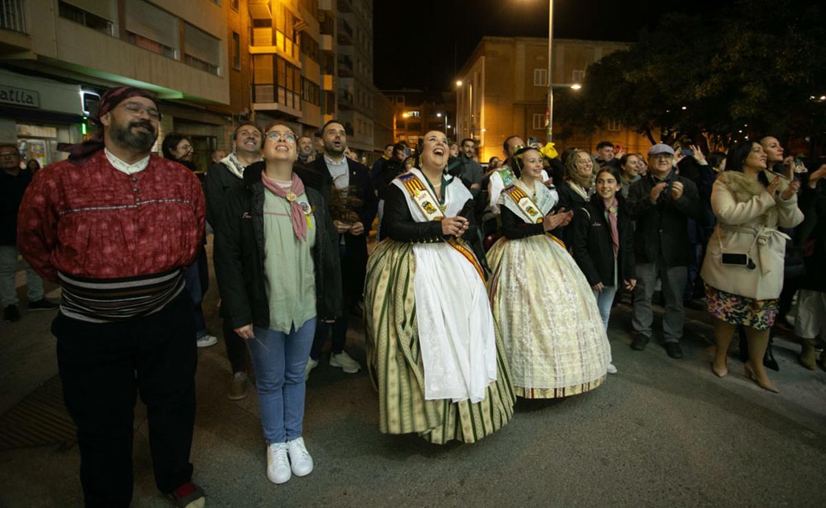 Así es el espectacular alumbrado de la Falla El Romano de Sagunt
