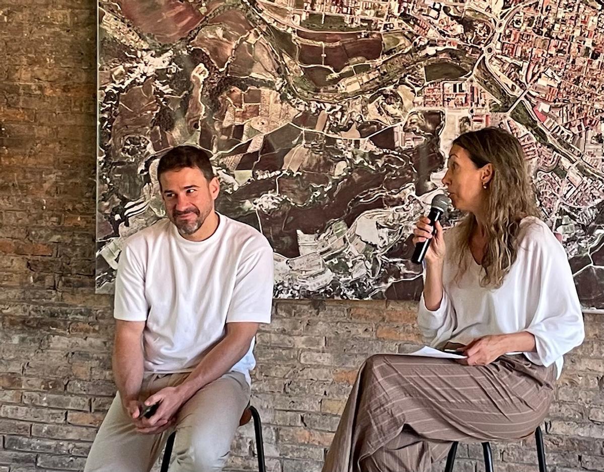 El xef Javi Estévez i la periodista Judith Càlix