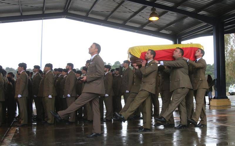 FOTOGALERÍA Funeral por el cabo fallecido en Líbano en la base de Cerro Muriano