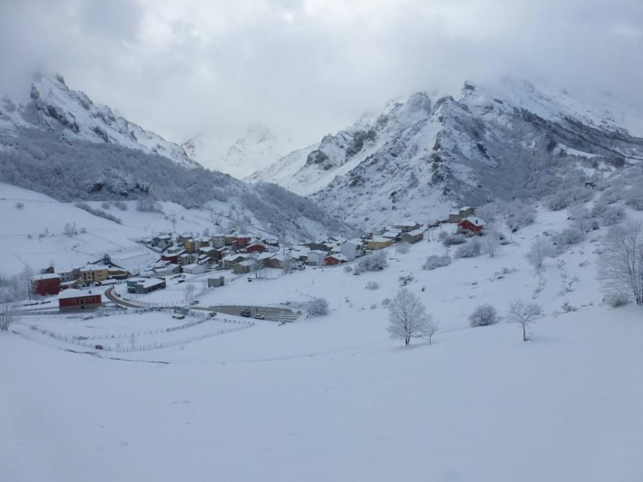 Las 40 fotos que te harán echar de menos el invierno (y la nieve) en Asturias