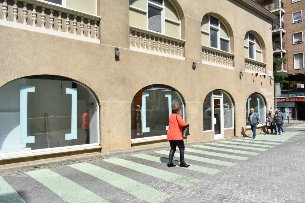 El local que fa xamfrà amb la Muralla del Carme i la plaça del Mercat