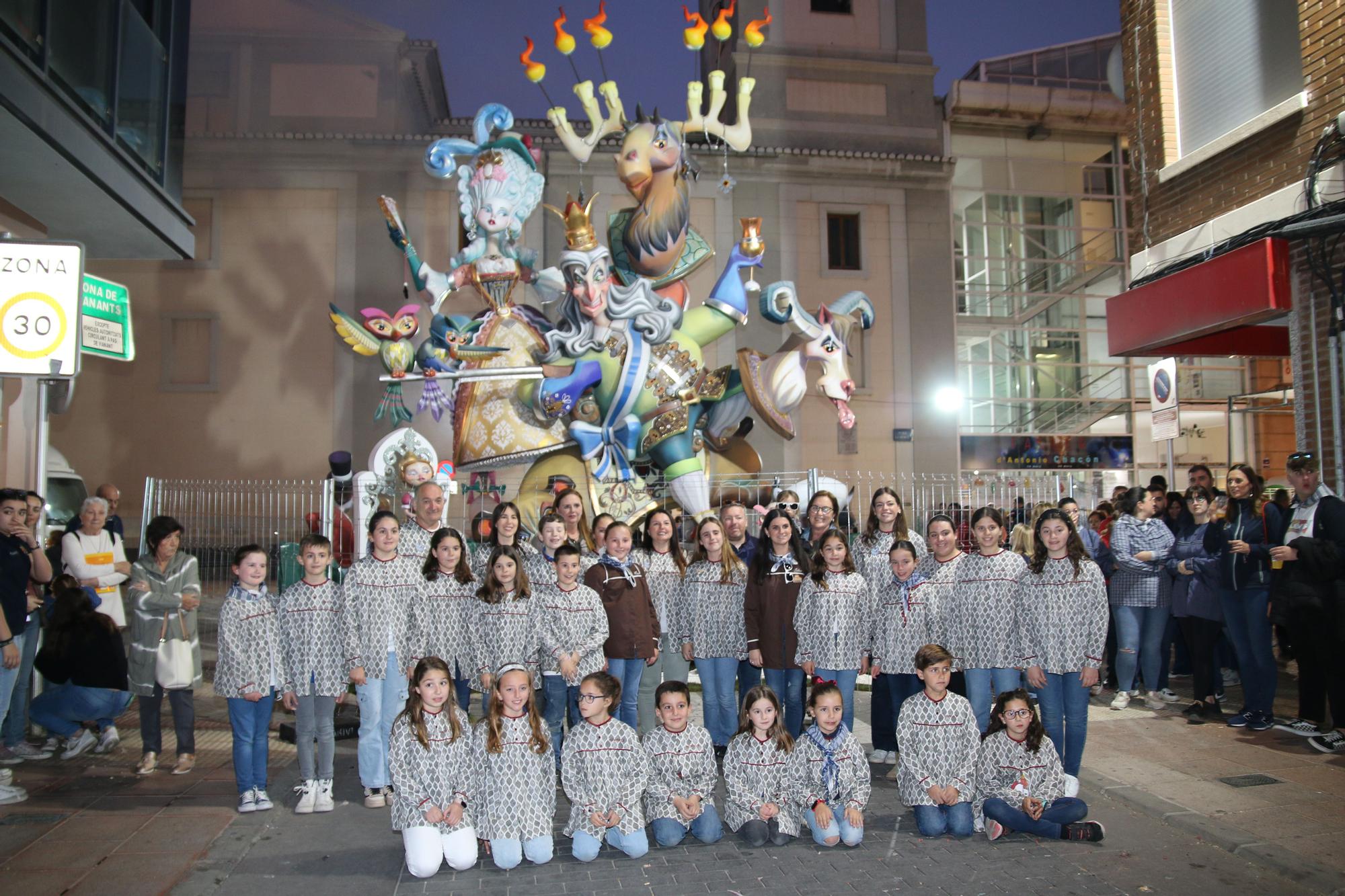 GALERÍA: Multitudinaria 'plantà' para entrar de lleno en las Fallas de Burriana