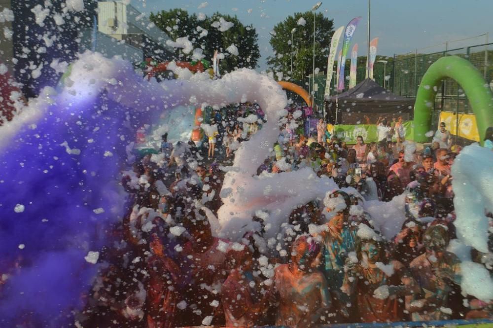 Un millar de personas disfrutan de los ''polvos holi'' en San Pedro