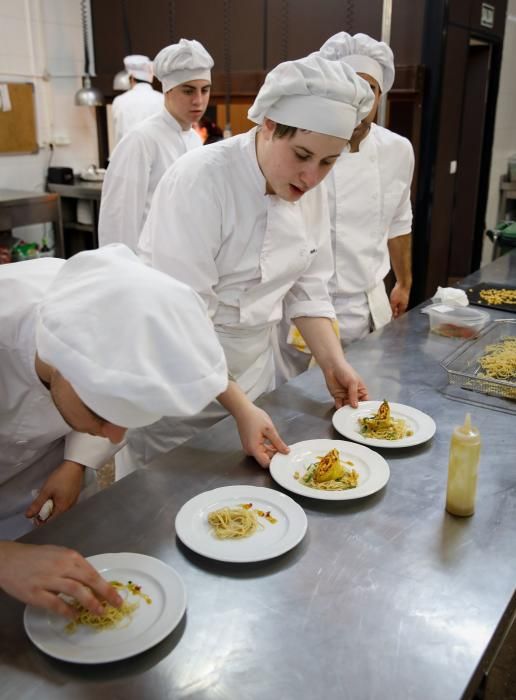 Comida de la Escuela de idiomas en la Escuela de Hostelería