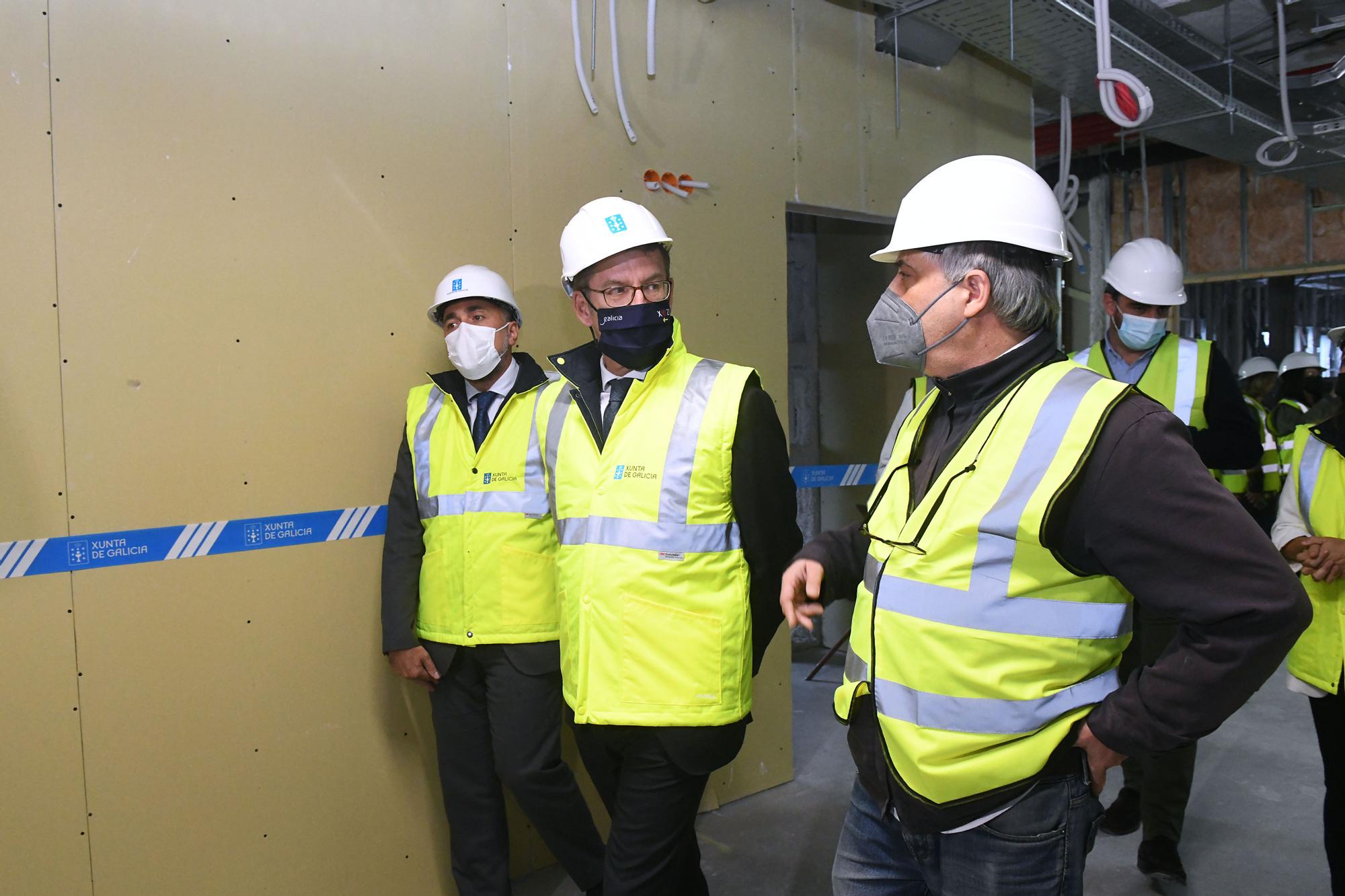 Feijóo y García Comesaña visitan las obras en el Hospital de A Coruña