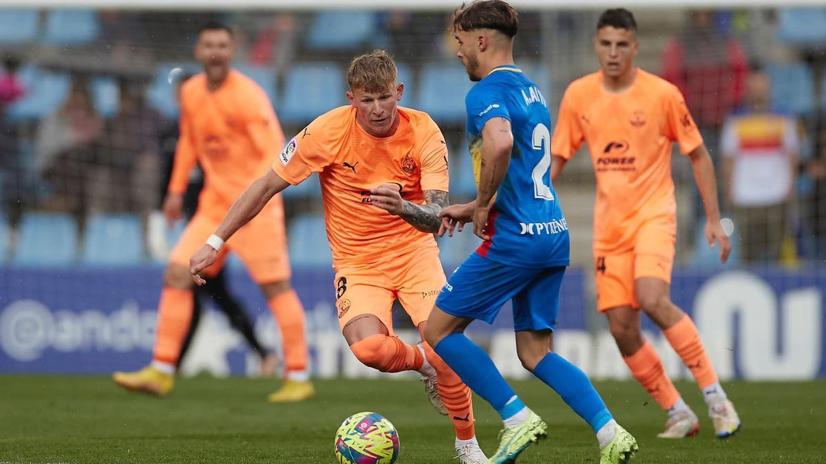 Mateusz Bogusz en una acción de un partido contra el Andorra.