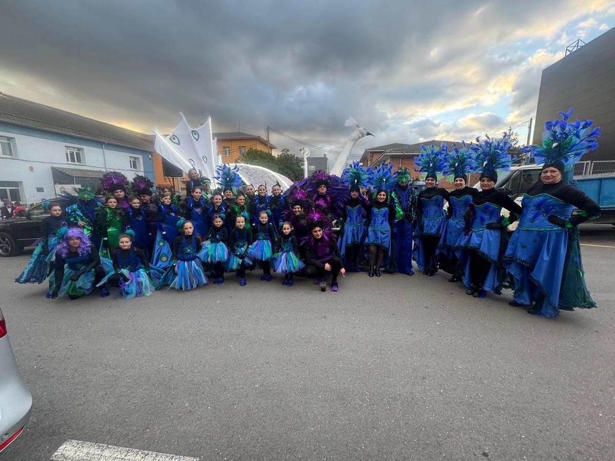El grupo "Casi Reales", de Posada la Vieya, cuarto en el Carnaval de Llanes.