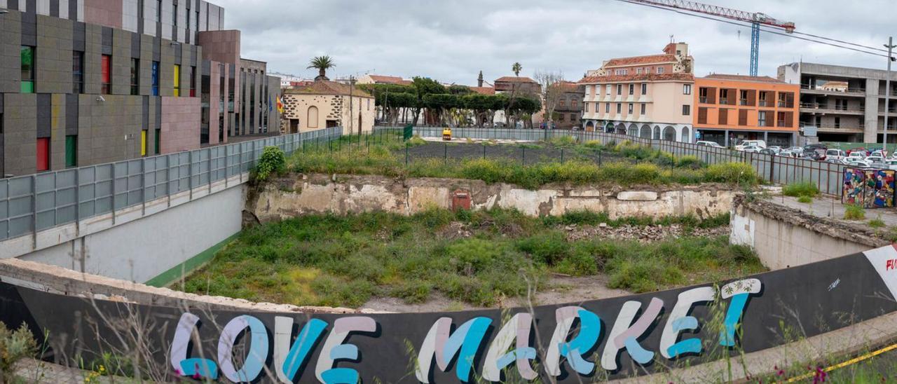 Terrenos del antiguo y futuro mercado de La Laguna, situado cerca del barranco que se debe canalizar.