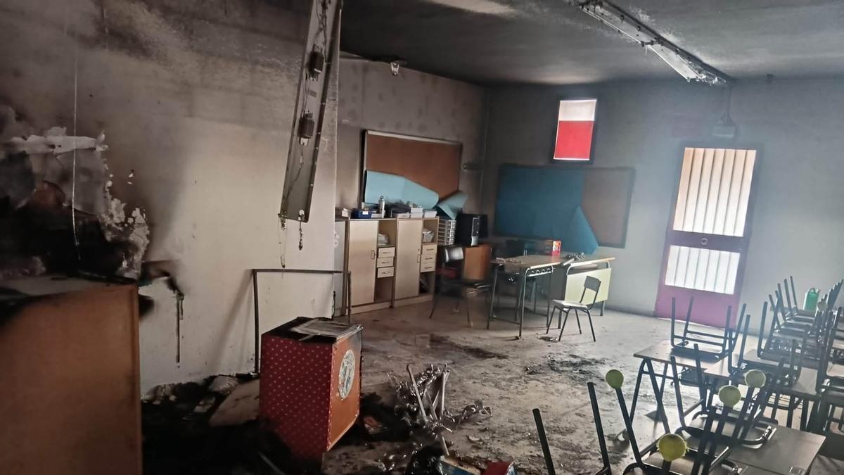 Aula incendiada del colegio Guadiana de Badajoz.