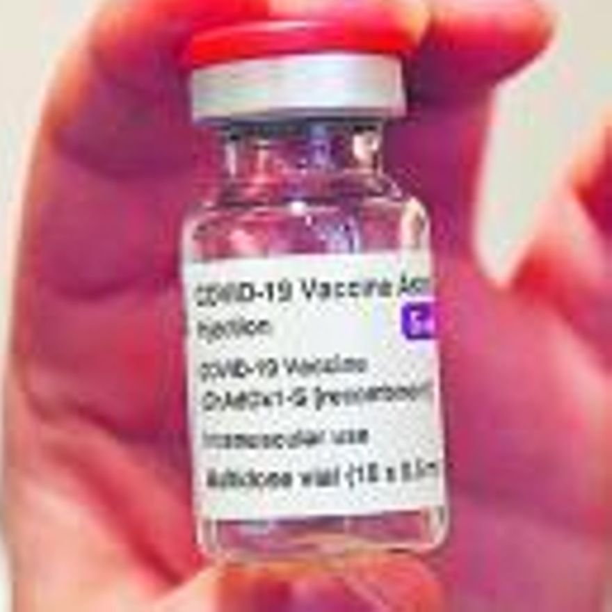 ASTRAZENECA/Oxford Mejora sus resultados en la ‘vida real’ sobre la fase III Elaborada con adenovirus, la vacuna de AstraZeneca mostró en sus estudios cerca del 60% de eficacia sobre infección. Sin embargo, sobre campo, aumenta al 79%.