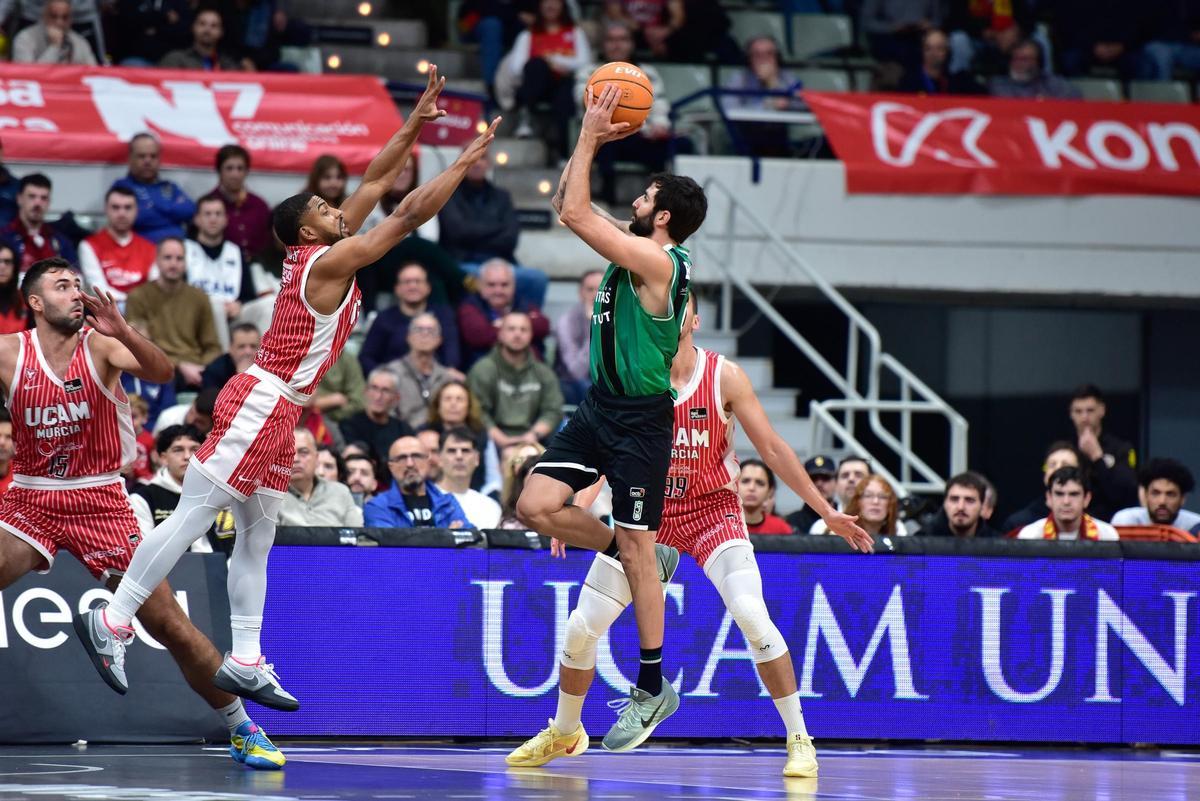 Ricky jugó un partido brillante, con 14 puntos y 10 asistencias, aunque no fue suficiente para ganar en Murcia
