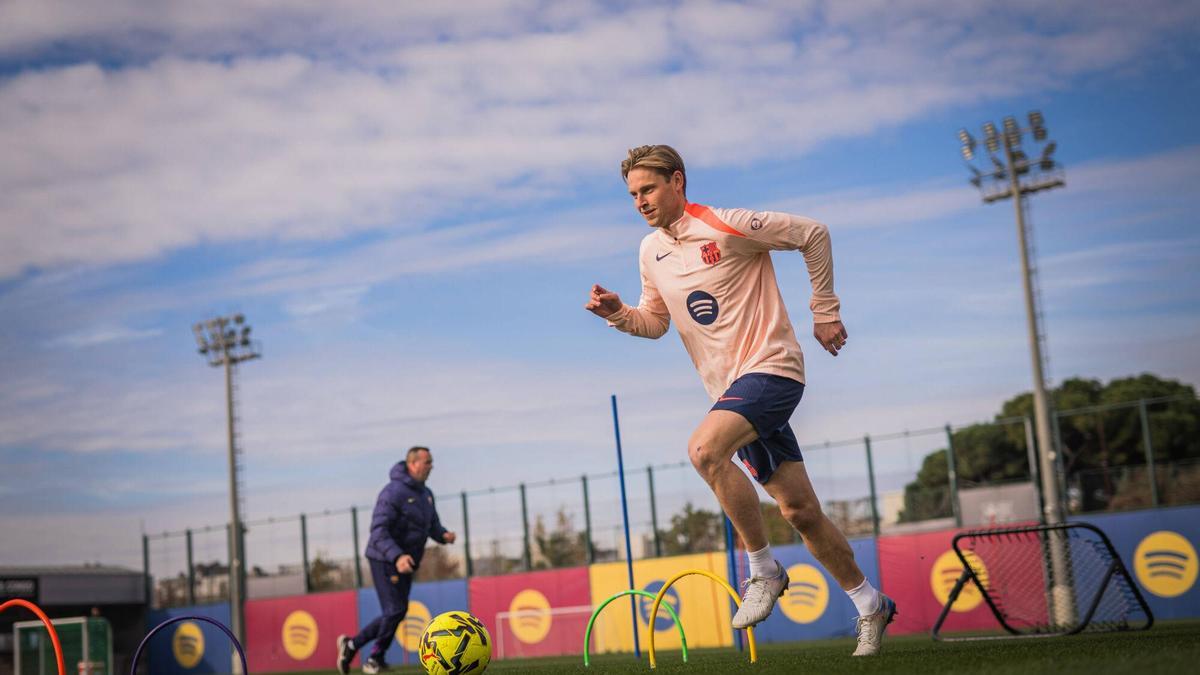 El FC Barcelona arranca una nueva semana de entrenamientos con De Jong entrenando al margen