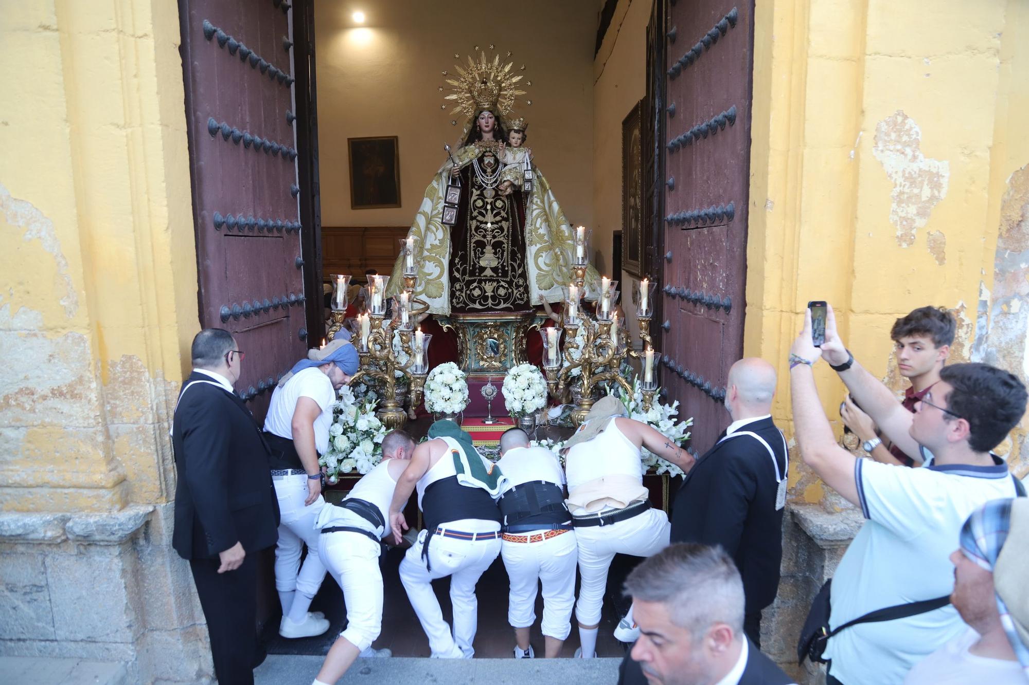 Las procesiones de la Virgen del Carmen por las calles de Córdoba, en imágenes