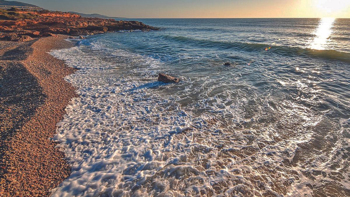 Cualquier paseo supone el descubrimiento de bellas calas naturales, senderos y miradores privilegiados bañados por el mar Mediterráneo.